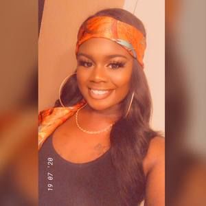 Meet your Posher, Mecia